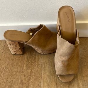 Universal Thread Tan Heel